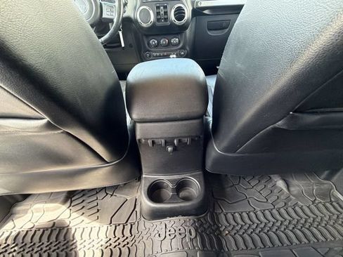 Used 2014 Jeep Wrangler Unlimited Rubicon w/ Connectivity Group AWD/4WD image 18