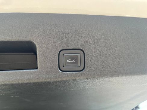 Used 2025 Buick Enclave Preferred AWD/4WD image 14