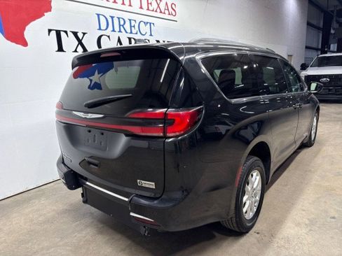 Used 2022 Chrysler Pacifica Touring-L image 6