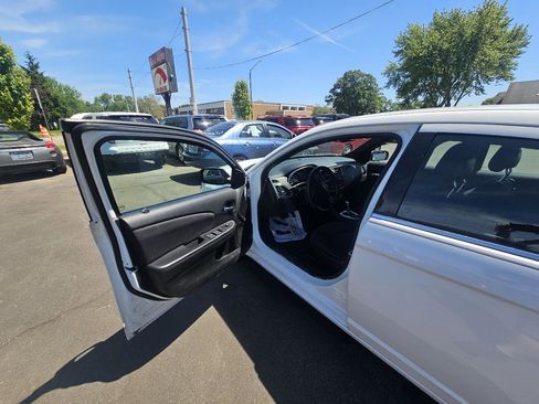 Used 2013 Chrysler 200 LX FWD image 18