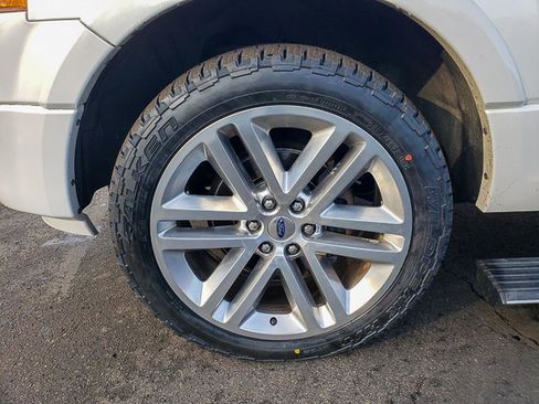 Used 2017 Ford Expedition EL Platinum image 22