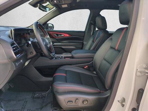 Used 2024 Chevrolet Traverse RS w/ LPO, Floor Liner Package AWD/4WD image 17