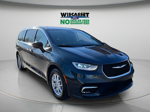 Used 2024 Chrysler Pacifica Touring-L FWD image 1