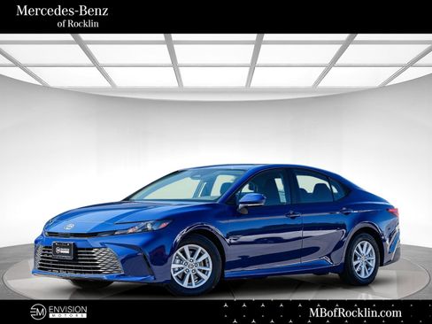 Used 2026 Toyota Camry LE w/ Convenience Package FWD image 1
