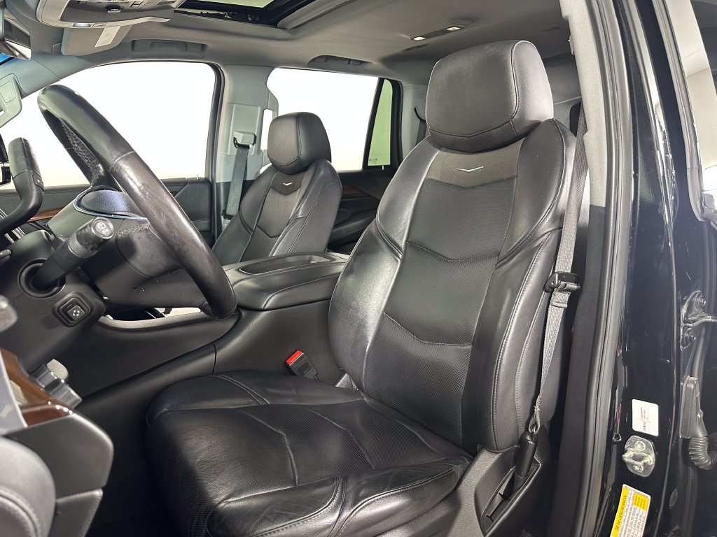 Used 2020 Cadillac Escalade Luxury AWD/4WD image 14