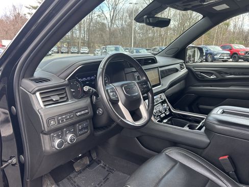 Used 2021 GMC Yukon Denali w/ Denali Premium Package AWD/4WD image 16