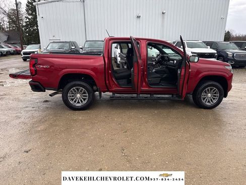 Used 2024 Chevrolet Colorado LT w/ LT Convenience Package II image 32