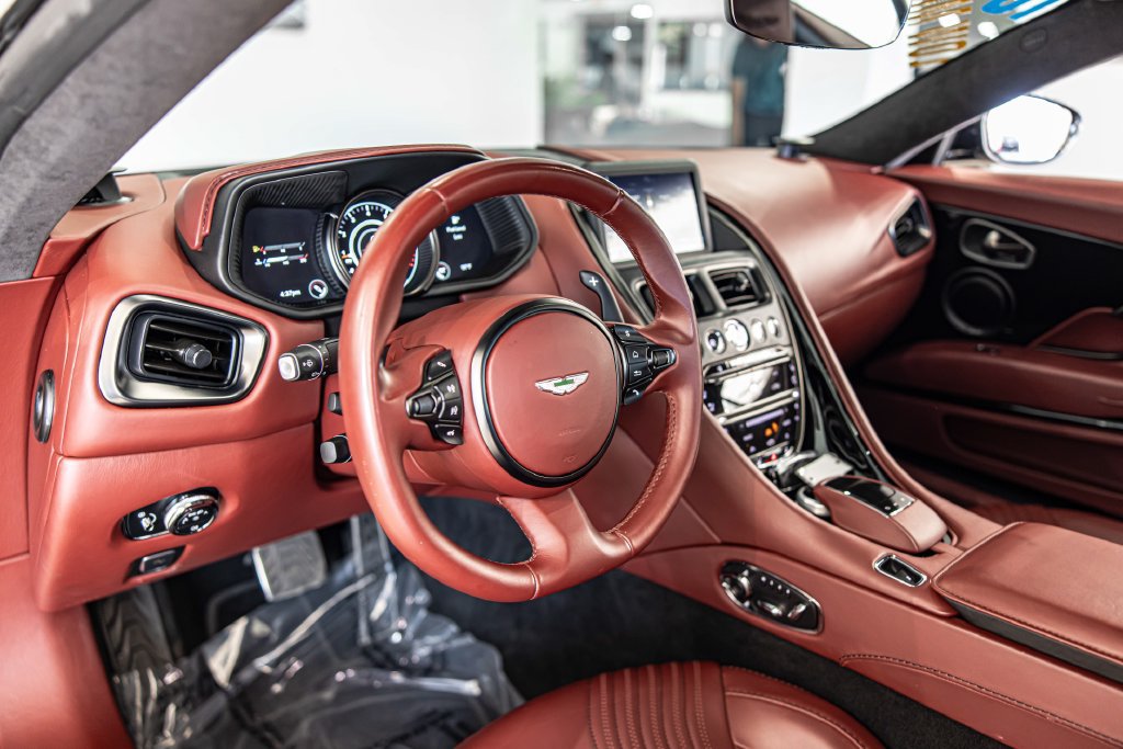 Used 2018 Aston Martin DB11 Coupe RWD image 18
