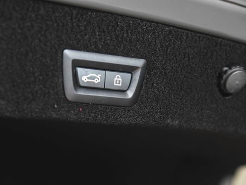 Used 2022 BMW 740i xDrive w/ M Sport Package AWD/4WD image 43