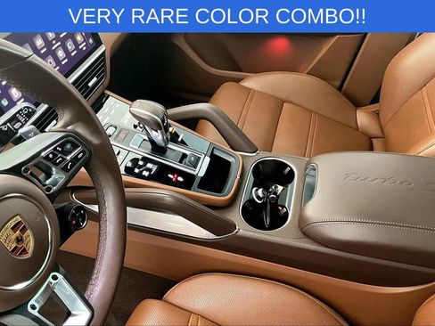 Used 2022 Porsche Cayenne Turbo S image 19