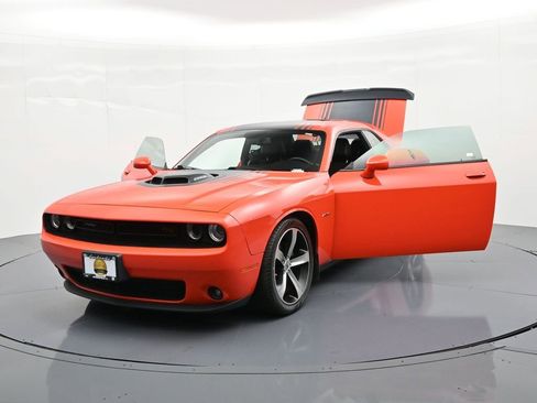 Used 2017 Dodge Challenger R/T RWD image 32