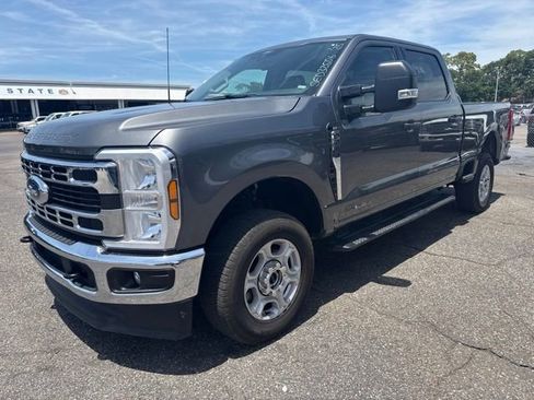 Used 2025 Ford F250 XLT AWD/4WD image 2