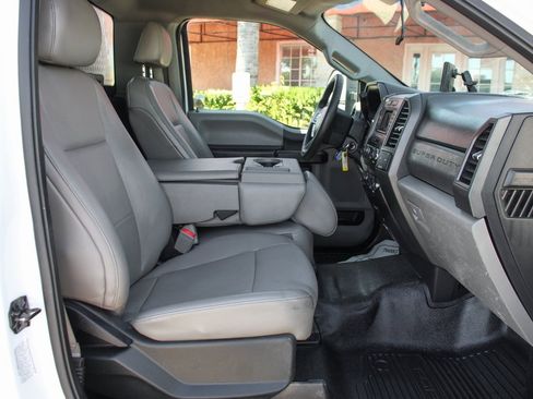 Used 2018 Ford F550 2WD Regular Cab Super Duty image 39