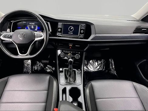 Used 2024 Volkswagen Jetta SE FWD image 16