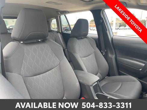 Certified 2023 Toyota Corolla Cross LE w/ Moonroof Package FWD image 15