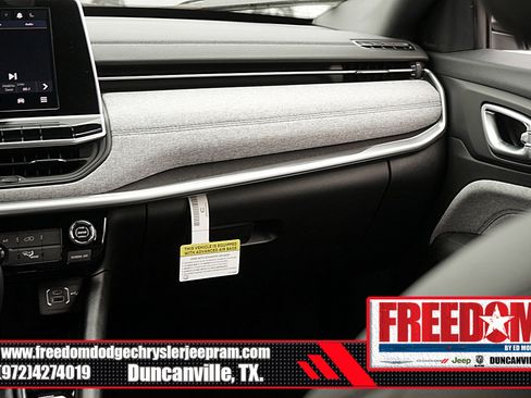 New 2025 Jeep Compass Latitude image 38