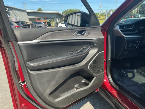 Used 2023 Jeep Grand Cherokee 4WD 4xe image 13