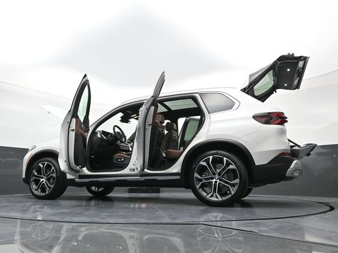 New 2026 BMW X5 xDrive50e image 42