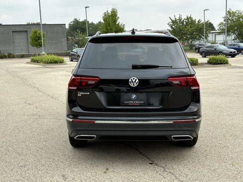 Used 2021 Volkswagen Tiguan SE w/ Panoramic Sunroof Package FWD image 6