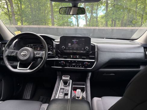 Used 2025 Nissan Pathfinder SV FWD image 36