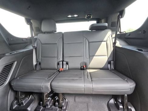 Used 2025 GMC Yukon Denali w/ Advanced Technology Package AWD/4WD image 6