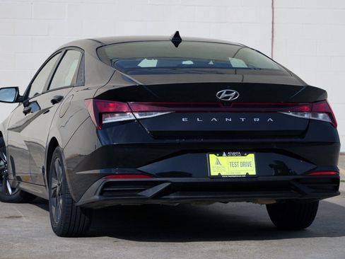 Used 2021 Hyundai Elantra SEL FWD image 5