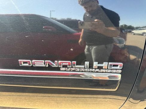 Used 2011 GMC Sierra 2500 Denali w/ Suspension Package, Off-Road AWD/4WD image 5