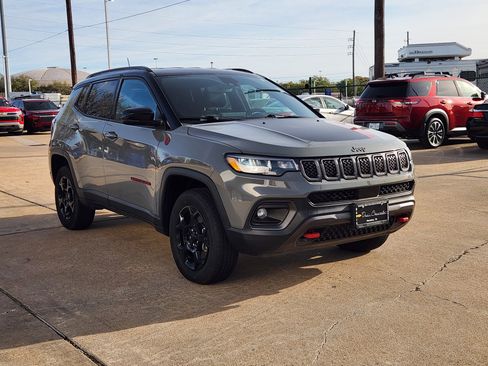 Used 2023 Jeep Compass Trailhawk image 4