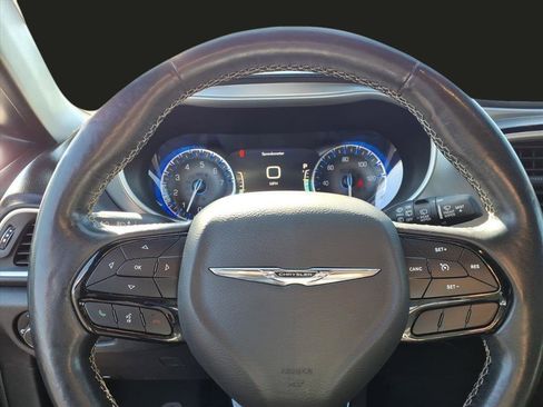 Used 2020 Chrysler Pacifica Touring-L Plus w/ S Appearance Package image 16