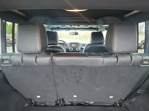 Used 2015 Jeep Wrangler Unlimited Sahara w/ Dual Top Group image 32