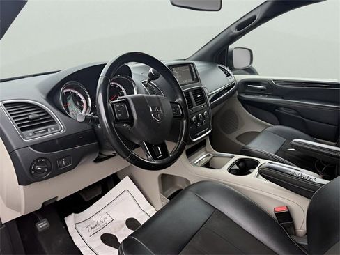 Used 2019 Dodge Grand Caravan SXT image 11