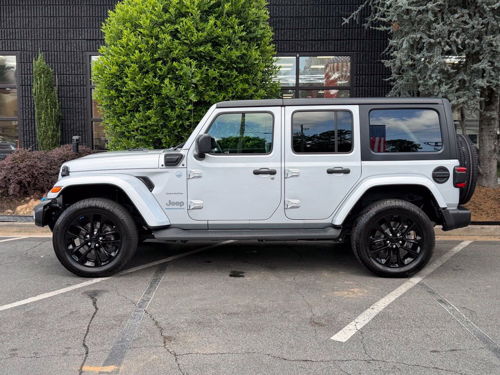 Used 2023 Jeep Wrangler Unlimited Sahara w/ Cold Weather Group AWD/4WD image 9