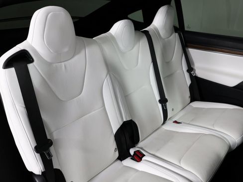 Used 2022 Tesla Model X image 42