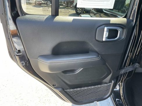 Used 2022 Jeep Wrangler Unlimited Sahara w/ Safety Group AWD/4WD image 12