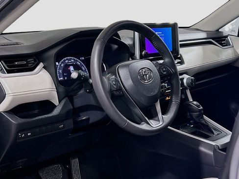 Used 2023 Toyota RAV4 XLE Premium FWD image 7