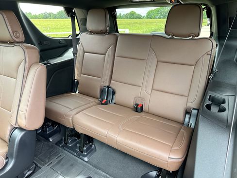 Certified 2025 Chevrolet Tahoe High Country AWD/4WD image 25