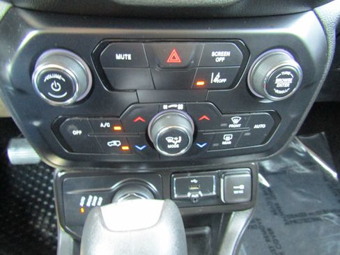 Used 2022 Jeep Renegade Sport w/ Sport Appearance Group AWD/4WD image 26
