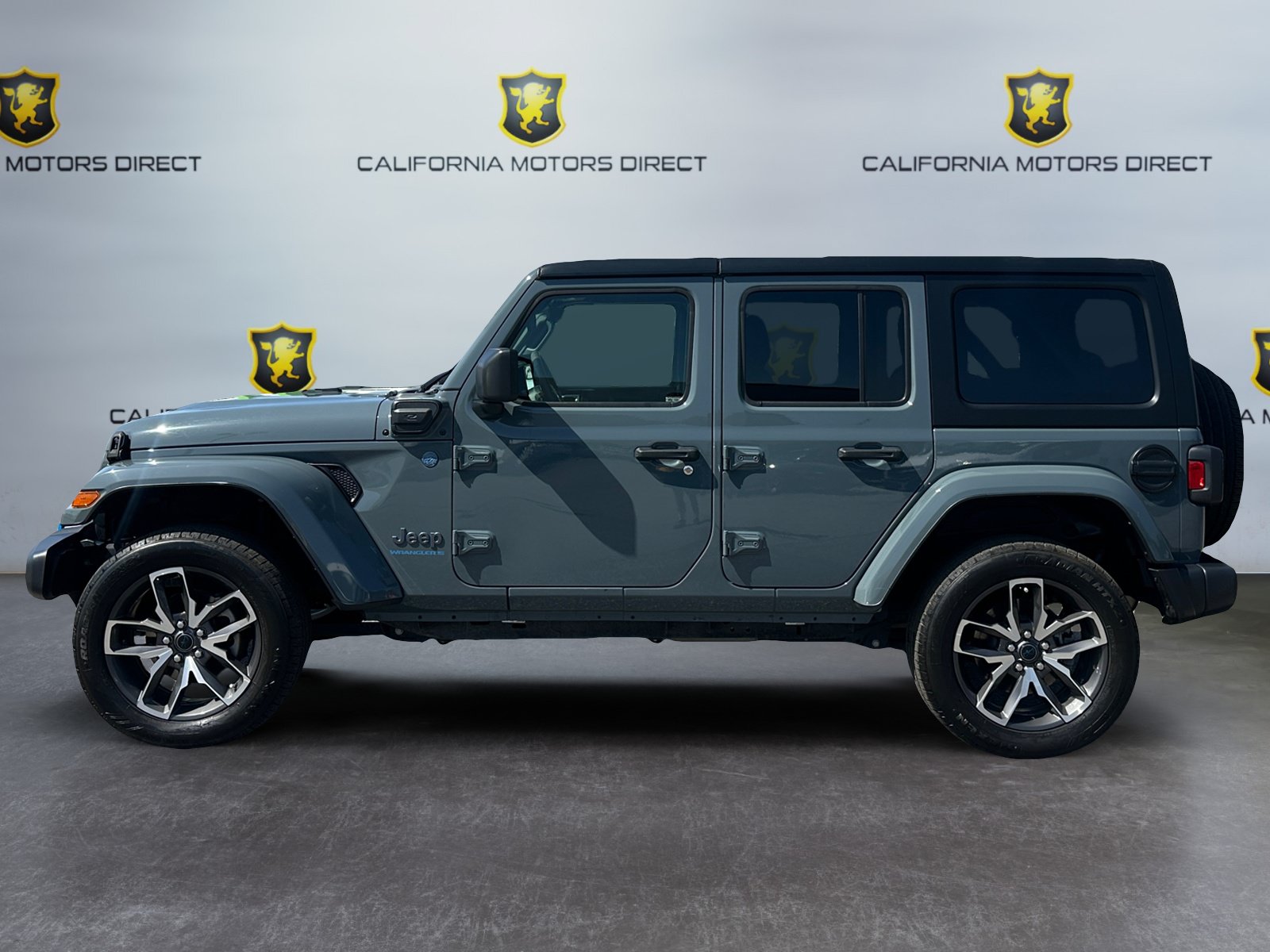 Used 2024 Jeep Wrangler Unlimited AWD/4WD image 2