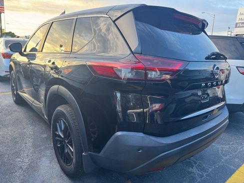 Used 2021 Nissan Rogue S FWD image 2