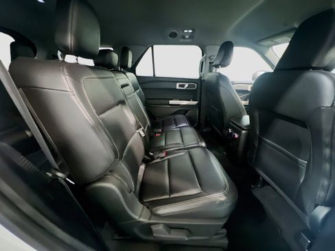 Used 2022 Ford Explorer XLT w/ Equipment Group 202A RWD image 19