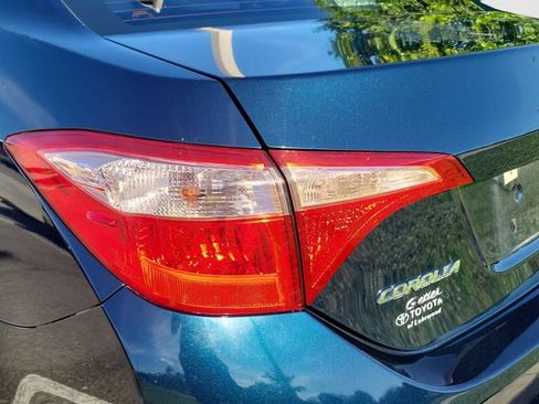 Certified 2018 Toyota Corolla LE FWD image 9