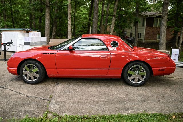 Used 2002 Ford Thunderbird RWD image 3