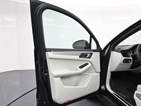 Certified 2023 Porsche Macan Turbo AWD/4WD image 16