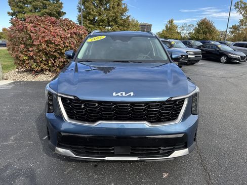 Used 2025 Kia Sorento EX image 3