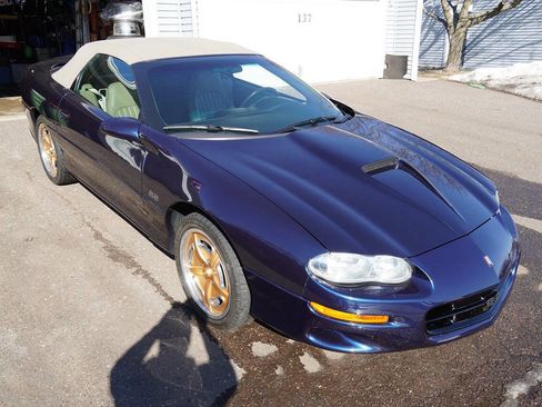 Used 2002 Chevrolet Camaro Z28 w/ SS Performance/Appearance Pkg image 8