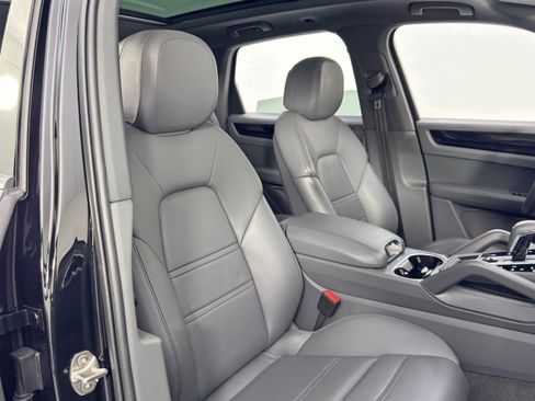 Used 2022 Porsche Cayenne Platinum Edition AWD/4WD image 38
