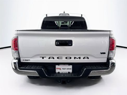 Used 2022 Toyota Tacoma TRD Off-Road AWD/4WD image 11