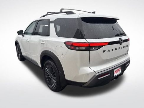 New 2026 Nissan Pathfinder SL image 4