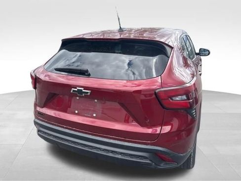 Used 2025 Chevrolet Trax LS w/ LS Convenience Package FWD image 13