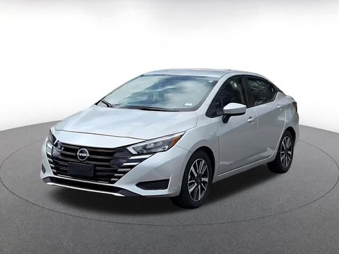 Used 2025 Nissan Versa SV FWD image 7